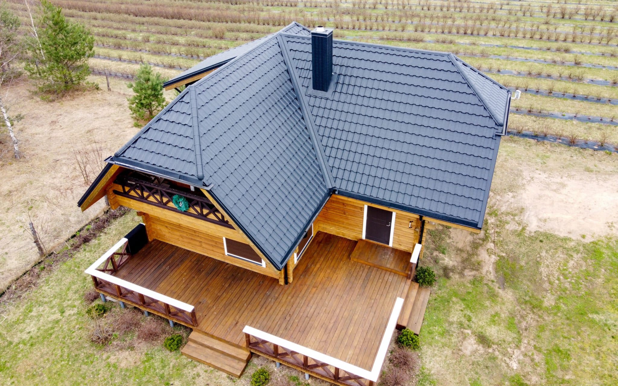 Metall dach haus von oben fotografiert