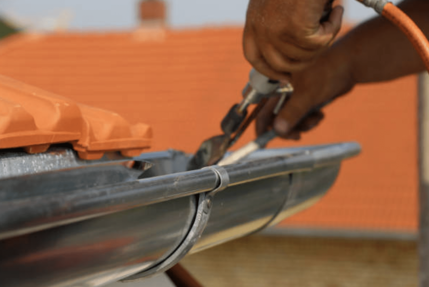 Dachrinnen halter richtig montieren