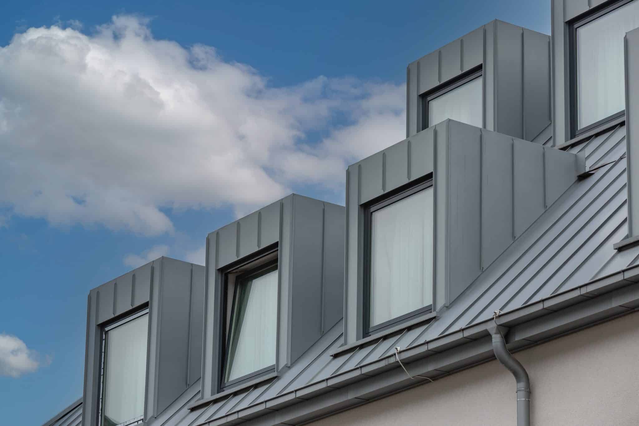 Neue Gebäude mit aluminium Dach